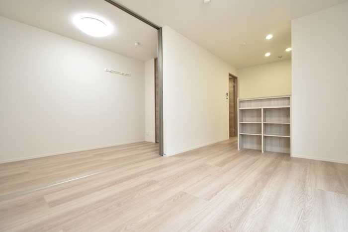 居室・リビング　10.7帖LDK、エアコン完備、室内干しできます☆