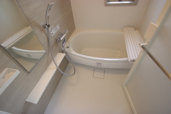 バス・シャワールーム　※別部屋の写真です