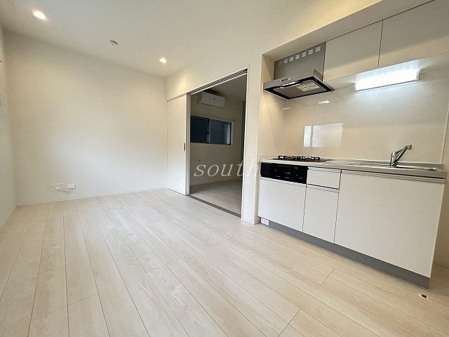 居室・リビング　洗練された清潔感漂う清楚な仕上がり