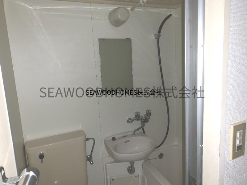 バス・シャワールーム　使いやすさとデザインを両立した清潔な洗面スペース。