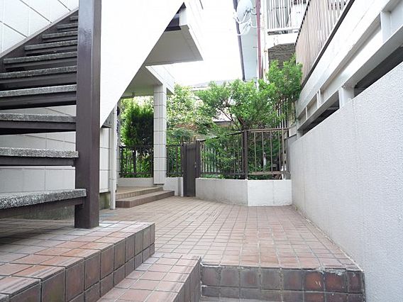 エントランス　メゾンアイラ