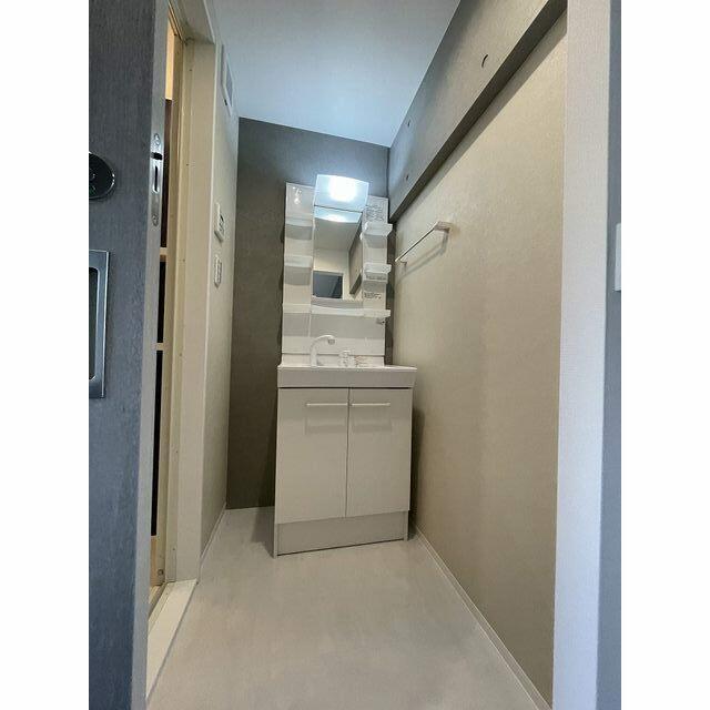 洗面設備　シャワー付き水栓で掃除も楽々