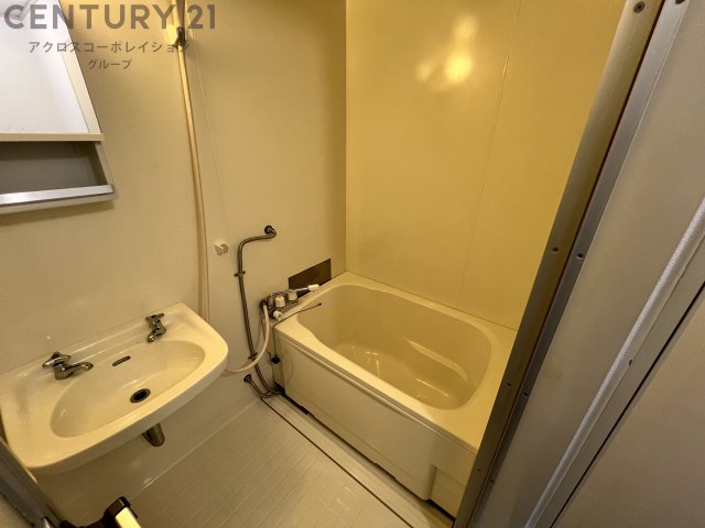 バス・シャワールーム　洗面台のある浴室です♪