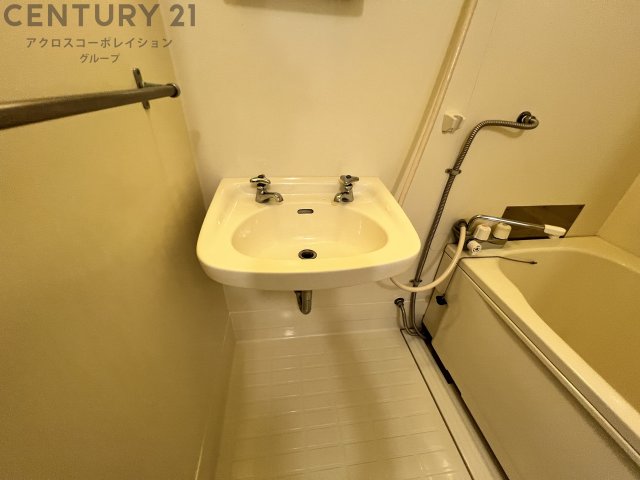 洗面設備　浴室内の洗面台です♪