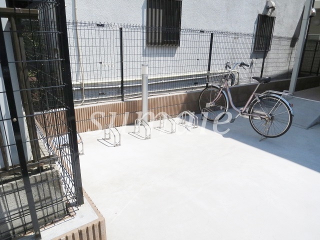 その他共有部分　広い駐輪スペースです♪