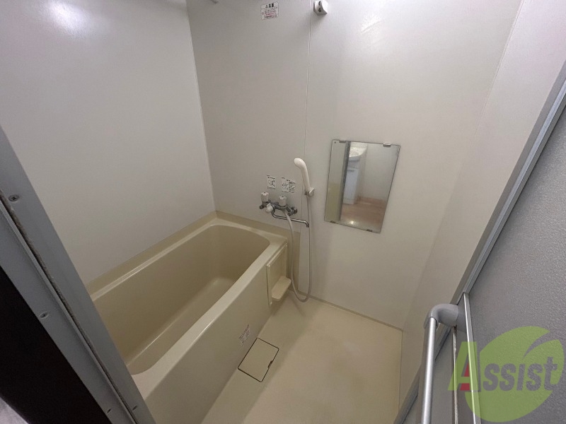 バス・シャワールーム　お風呂になります。一日の疲れを癒してくださいね。