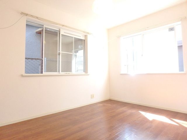 居室・リビング　★日当たり良好な居室★