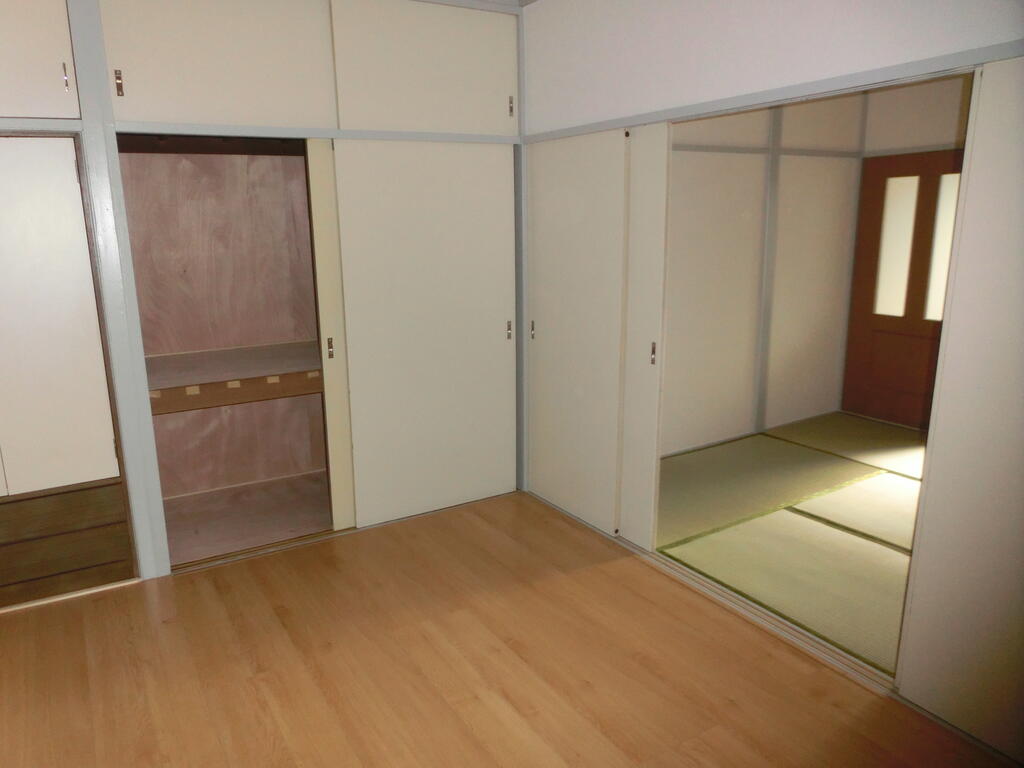 居室・リビング　電気が点かない状態で撮影