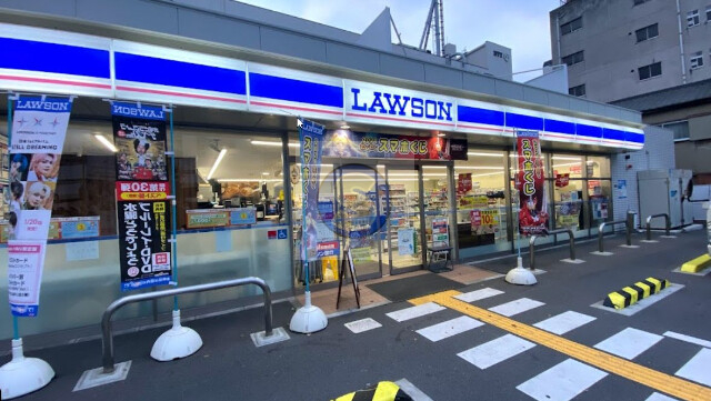 コンビニ　ローソン玉川三丁目店（コンビニ）まで275m