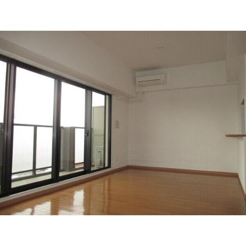 居室・リビング　室内