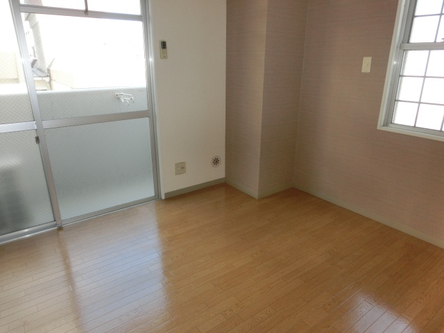 居室・リビング　別号室の写真です