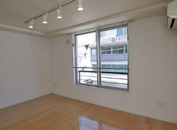 居室・リビング　別部屋の写真を使用しております。