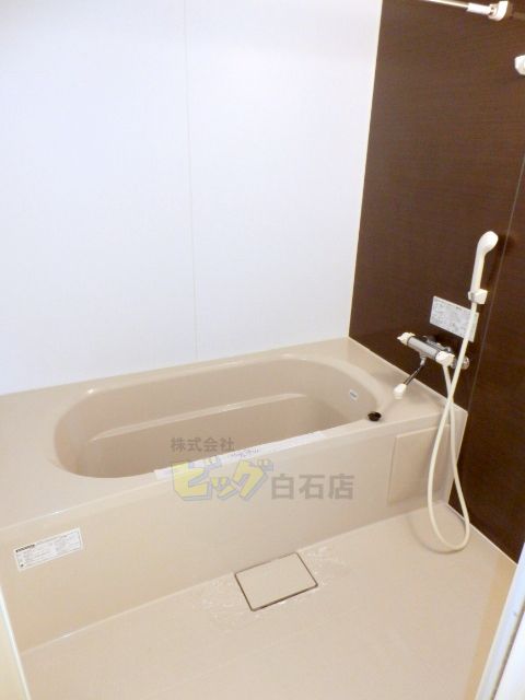 バス・シャワールーム　広々１坪タイプのお風呂です♪