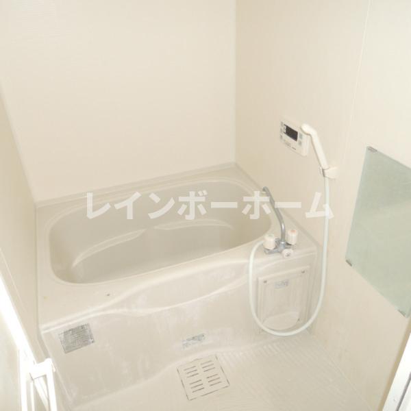 バス・シャワールーム　コンパクトで使いやすいお風呂です