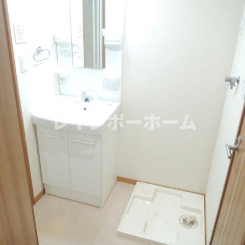 洗面設備　スペースが確保できる洗面所です