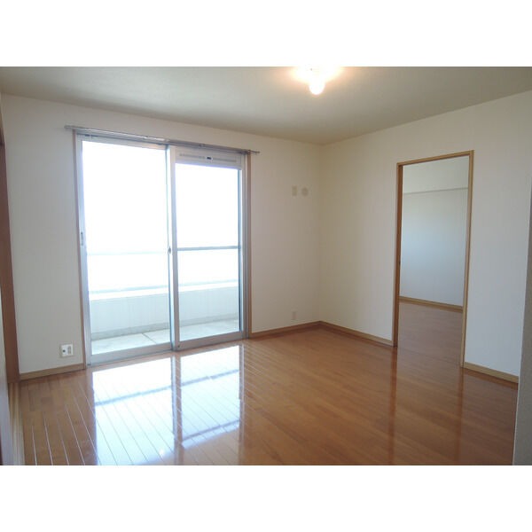 居室・リビング　家具の配置がしやすいリビング