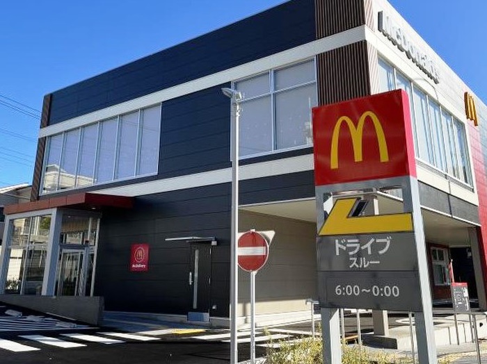 飲食店　マクドナルド港北ニュータウン店（飲食店）まで198m