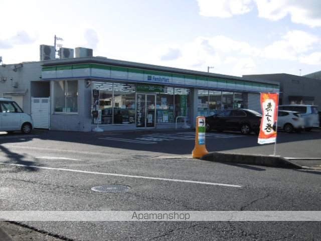 コンビニ　ファミリーマート（コンビニ）まで717m