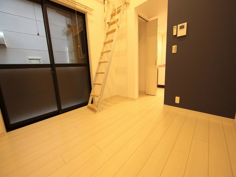 バルコニー　洋室7.7帖　ロフト4.2帖（収納でもお部屋でも使えます）