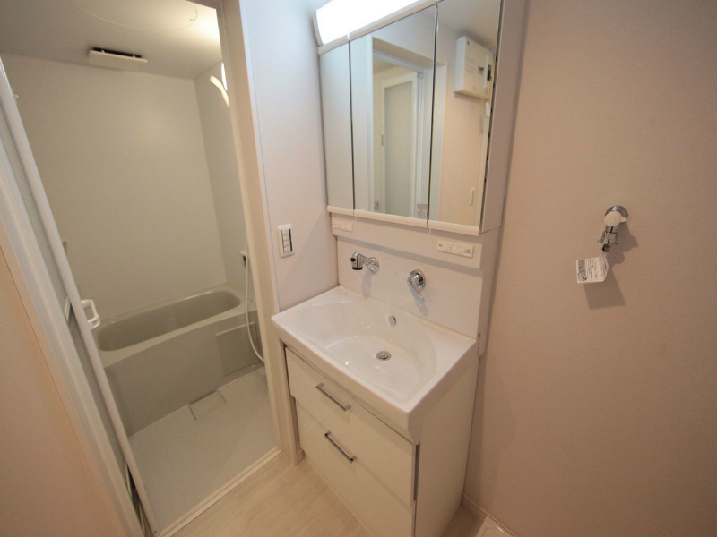 洗面設備　脱衣所　独立洗面台（シャンプードレッサー）洗濯機用意できます