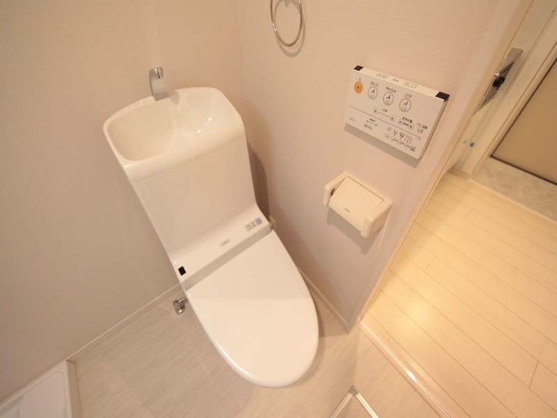 トイレ　温水洗浄暖房便座付トイレ