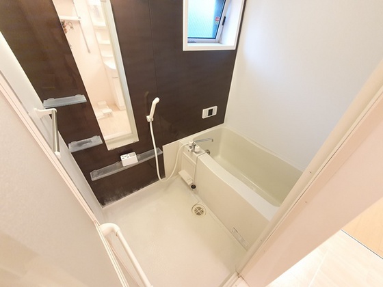 バス・シャワールーム　※別部屋の写真です