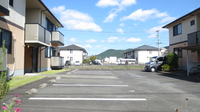 駐車場　駐車場