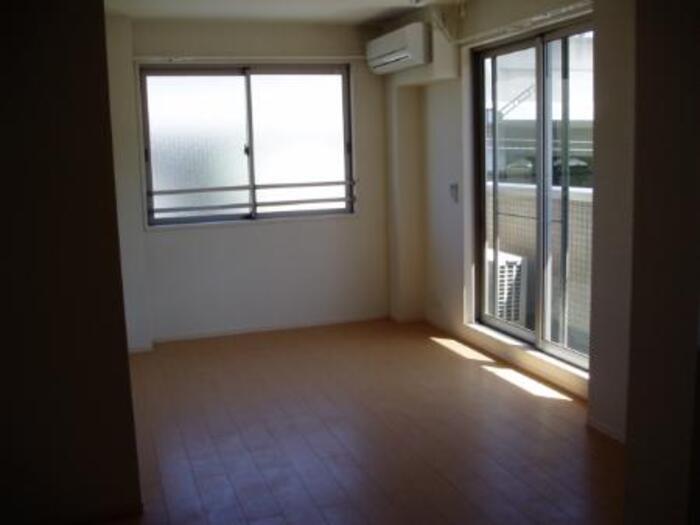 居室・リビング　☆明るい洋室☆