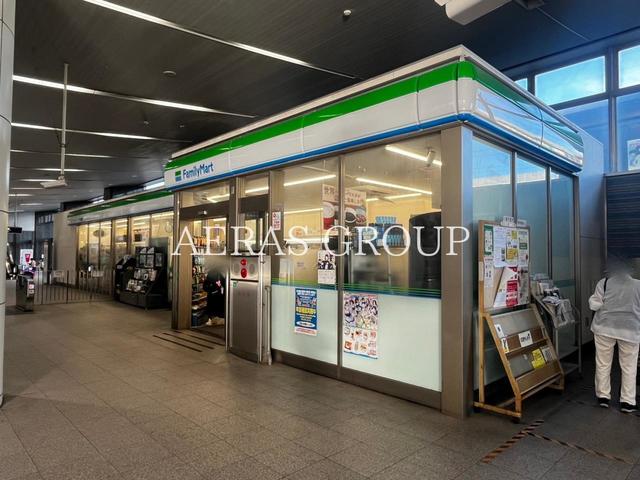 コンビニ　ファミリーマート TX八潮駅店（コンビニ）まで96m
