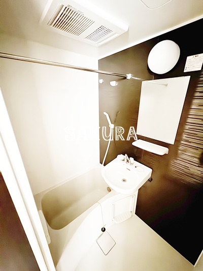 バス・シャワールーム　嬉しい追い焚き・浴室乾燥機付きです♪