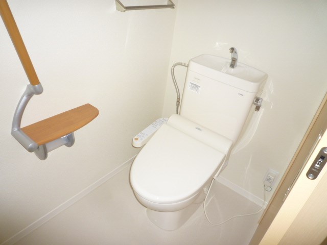 トイレ　写真は202号室です（参考）