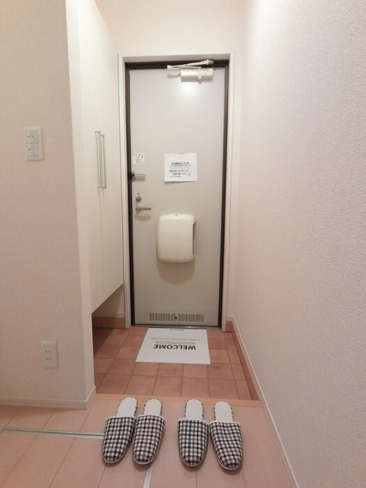 玄関　玄関 シューズボックス、収納スペース付き