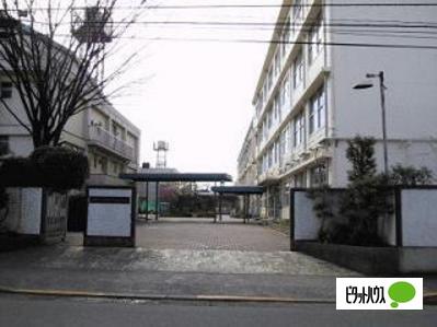 中学校　世田谷区立深沢中学校（中学校）まで596m