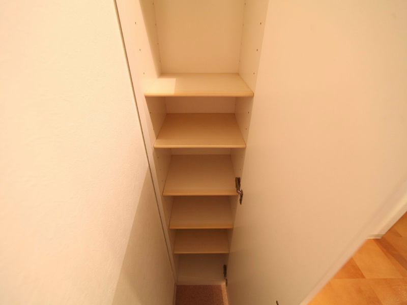 玄関　玄関　シューズボックス付き