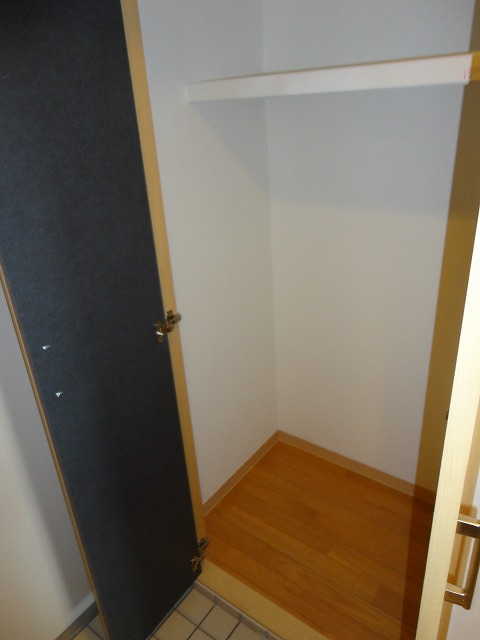 収納　ハンガーポール付のクローゼット