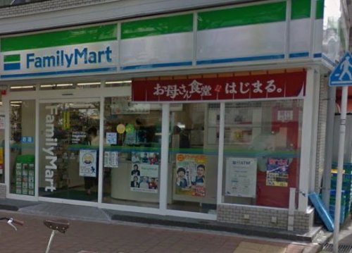 コンビニ　ファミリーマート早稲田鶴巻町店（コンビニ）まで565m