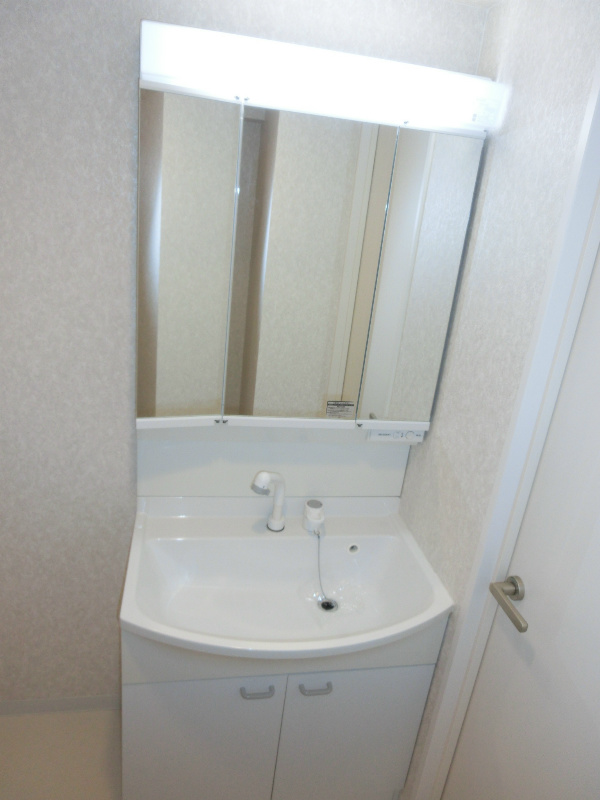 洗面設備　※同マンション別部屋の写真です。