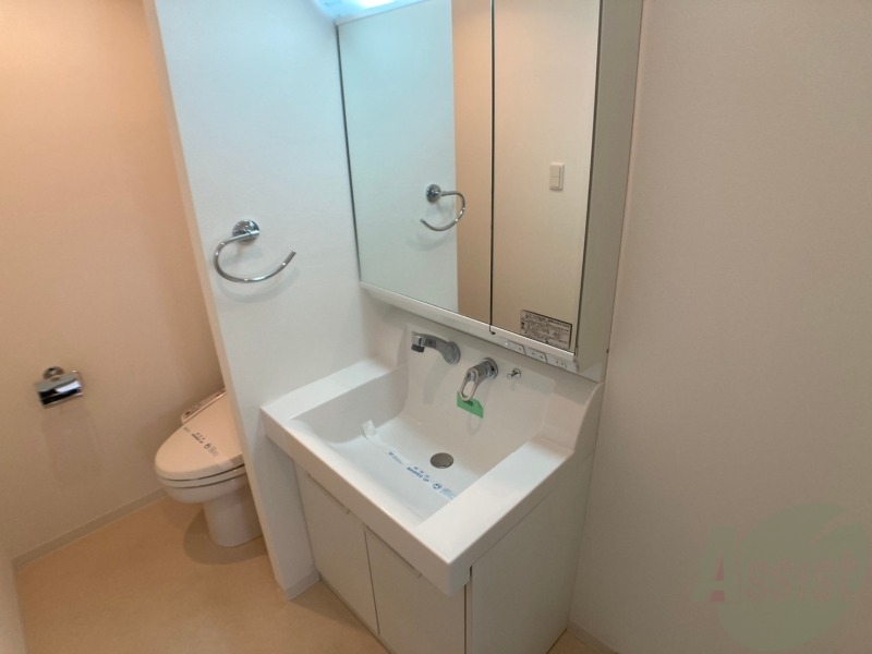 洗面設備　シャンプードレッサー。身支度はここでばっちり。