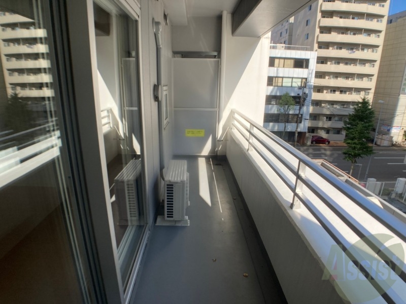 バルコニー　こちらはバルコニー。洗濯物が干せるようになっています。