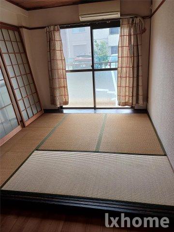 居室・リビング　フローリングだけでなく、和室もあります