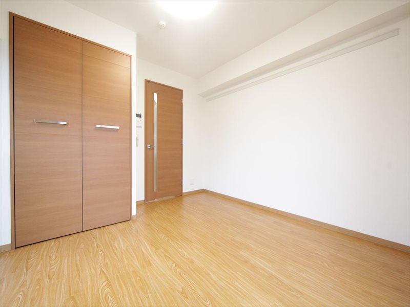 その他　洋室8帖　クローゼット付（収納充実してます）