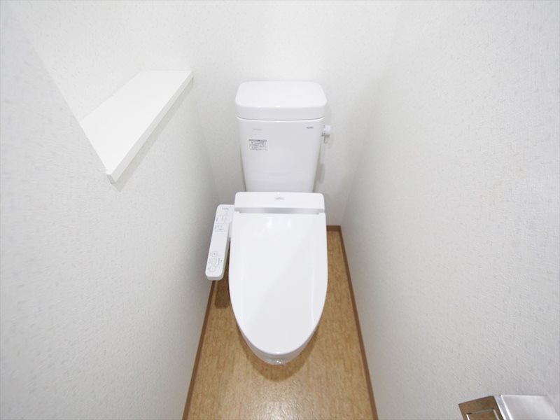 トイレ　温水洗浄暖房便座付トイレ