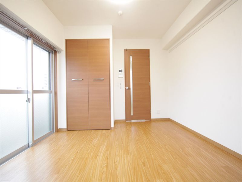 その他部屋・スペース　洋室8帖　エアコン完備　クローゼット付　バルコニー