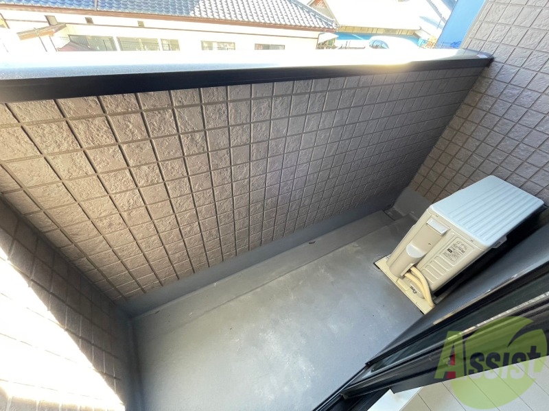 バルコニー　こちらはバルコニーになります。物干し竿も設置できます。