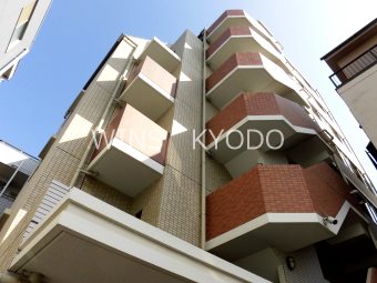 建物外観　閑静な住宅地に佇む分譲マンション