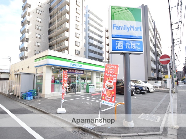 コンビニ　ファミリーマート（コンビニ）まで70m