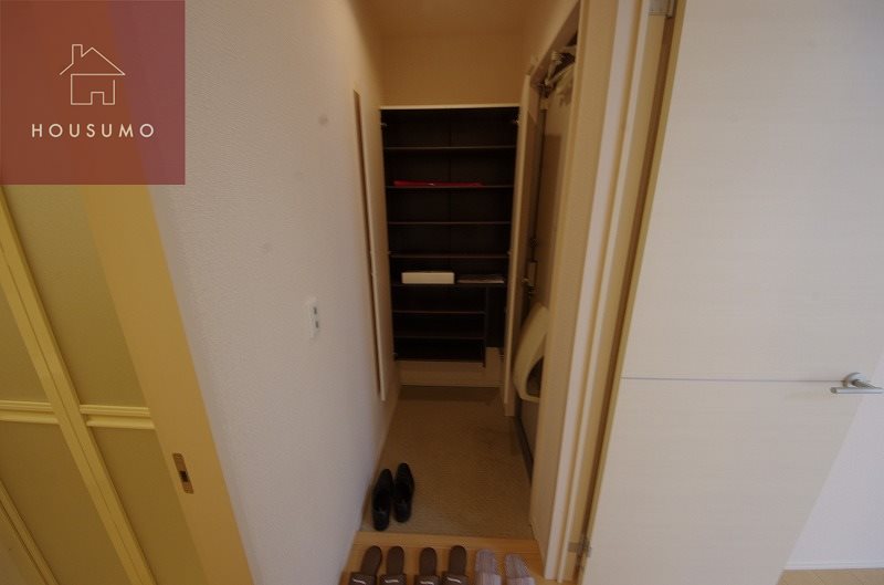 玄関　収納もある玄関です