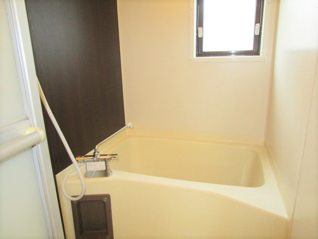 バス・シャワールーム　浴室窓有