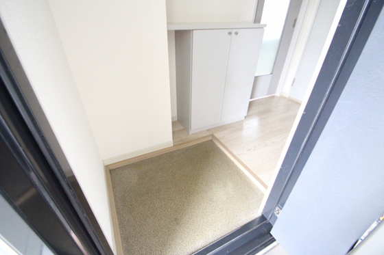 玄関　※別部屋の写真です