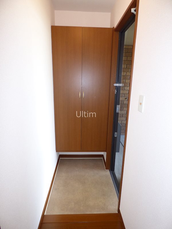 玄関　全て違うお部屋（反転タイプ）写真です